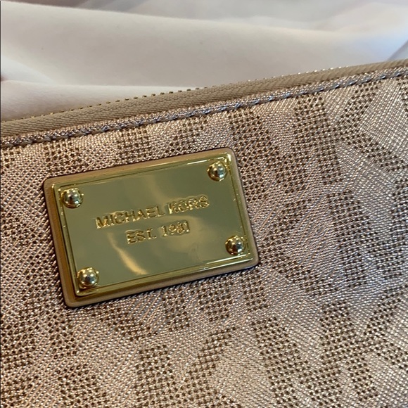 Michael Kors medium tote bag and clutch - Picture 6 of 7